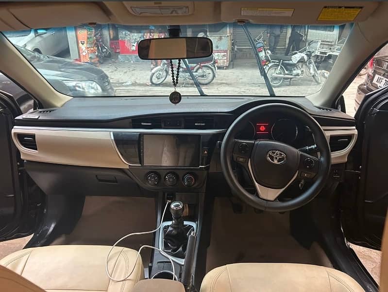 Toyota Corolla altis 1.8 manual transmission  model 2015 5