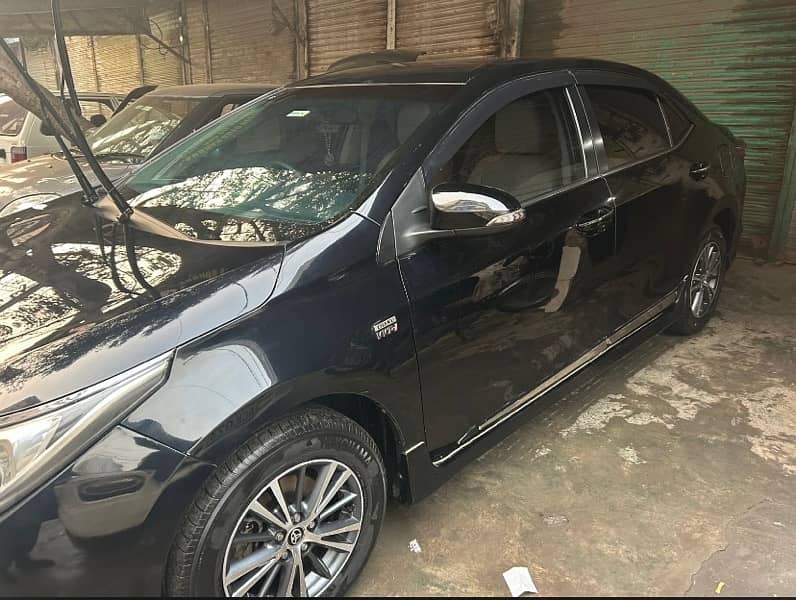 Toyota Corolla altis 1.8 manual transmission  model 2015 7