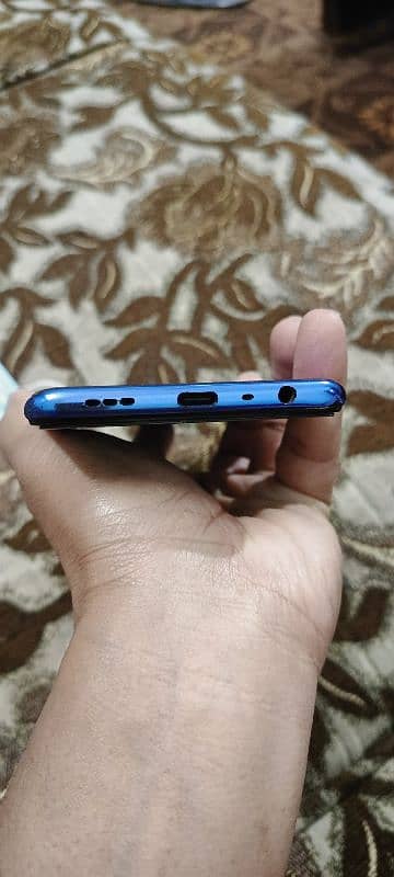 oppo f19.6/128. box charger. condition ok. cel no. 03017028364 2