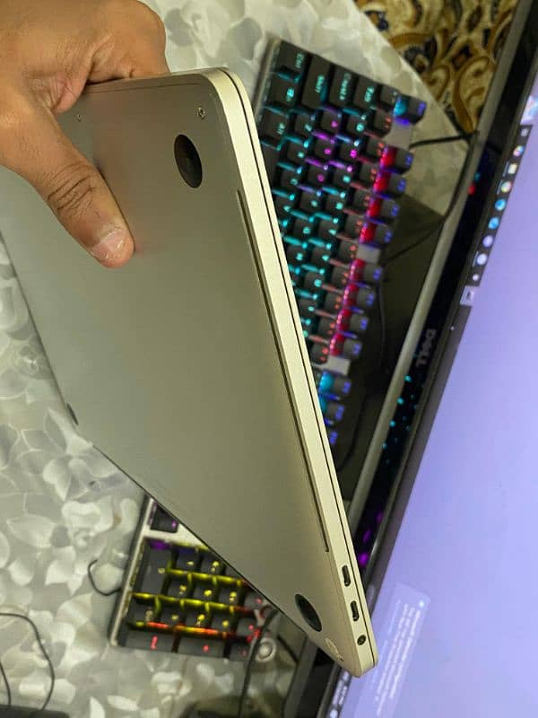 macbook pro 2016.512gb with touch bar 7