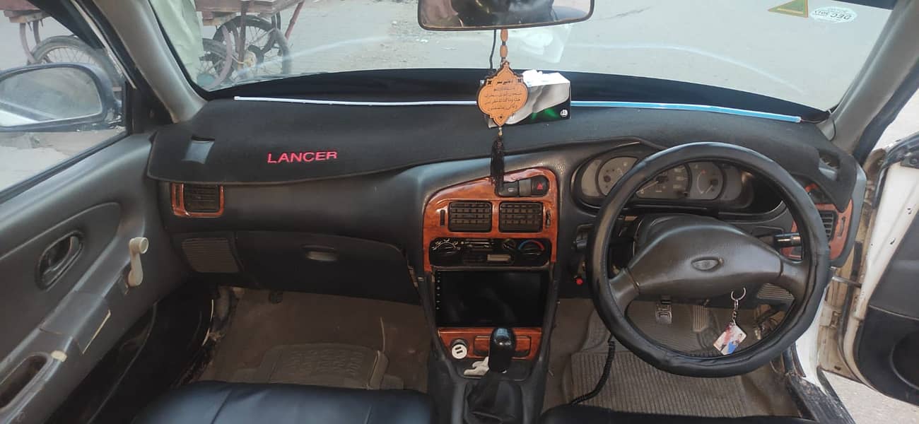 Mitsubishi Lancer 1992 4