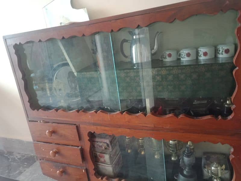 Showcase Good Quality and Condition 3