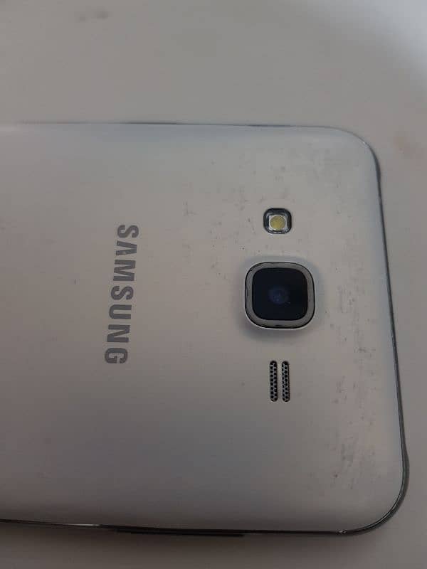 Samsung J7 Duos 2015 (J700H) 4