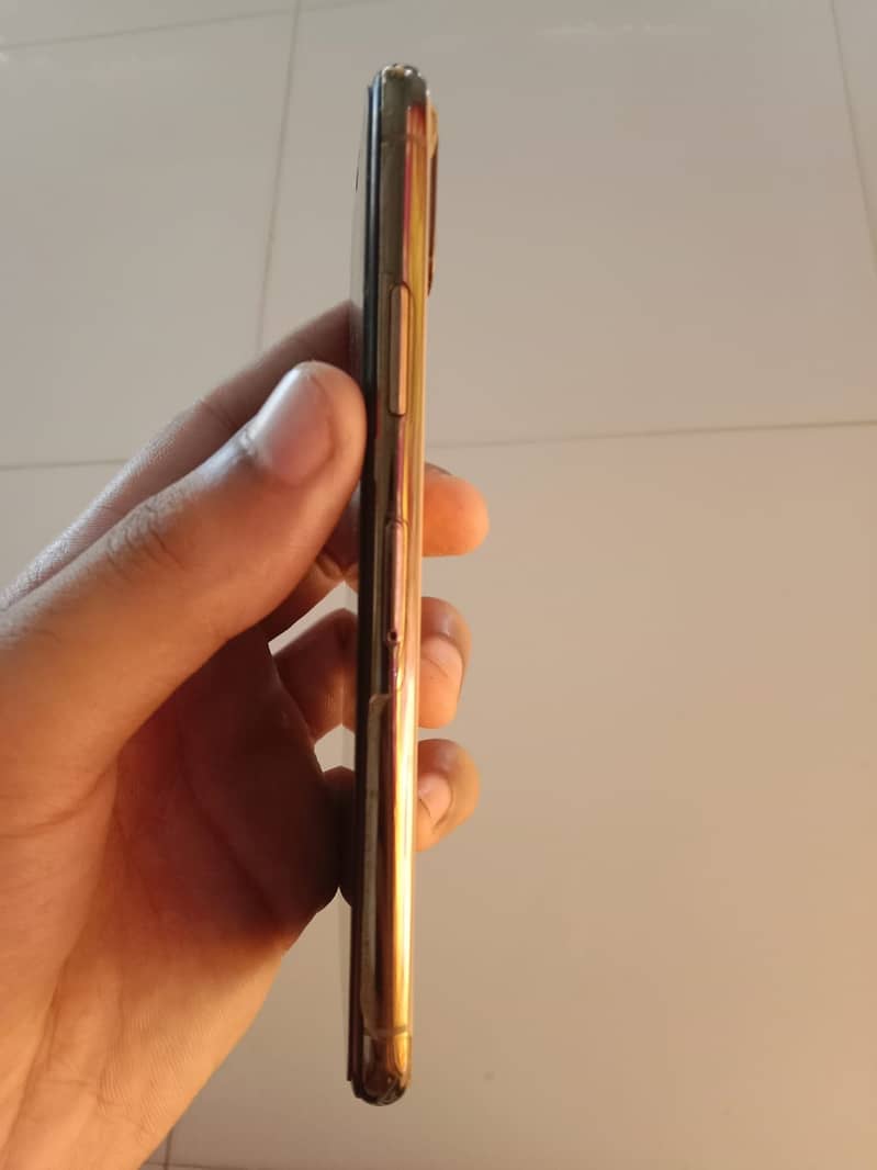 Apple iPhone XS 1