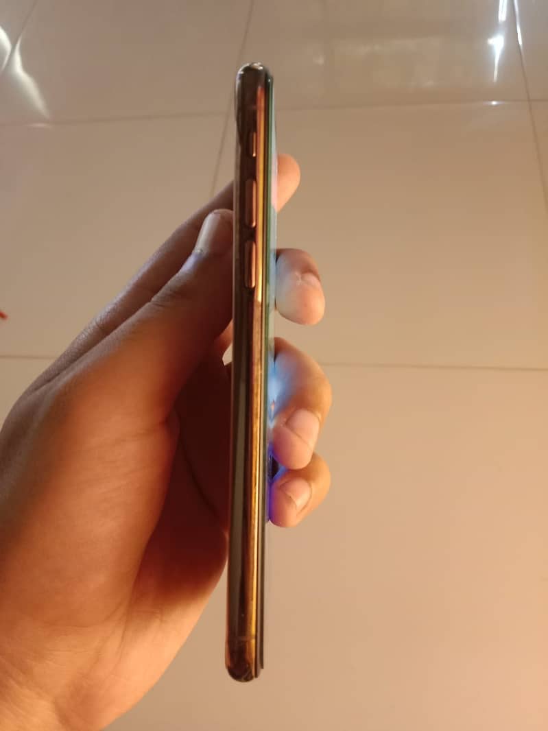 Apple iPhone XS 3