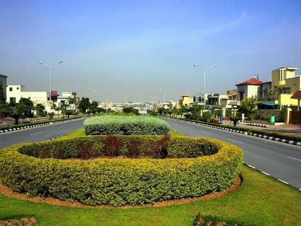 10 MARLA IDEAL LOCATION PLOT FOR SALE IN DHA RAHBAR BLOCK E 0