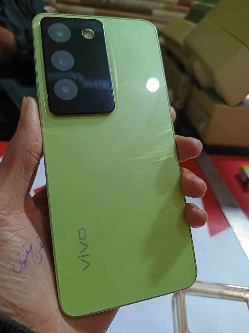 Vivo Y100 1