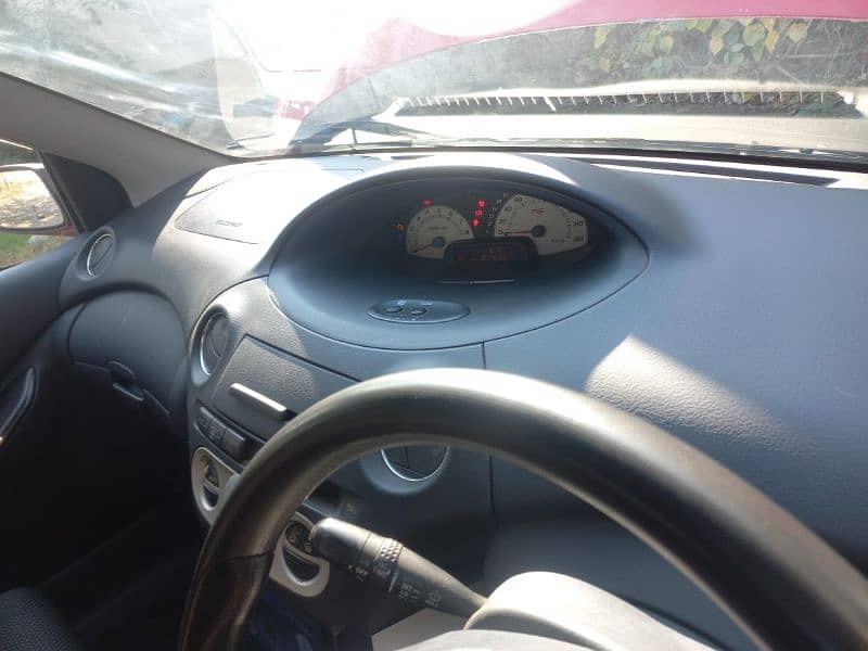 Toyota Vitz 2000 5