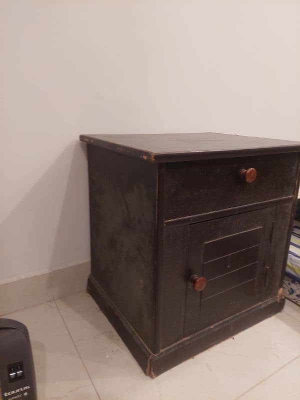 Wooden bed with a side table and dressing table not to old. 7