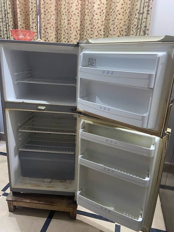 fridge in good condition and in affordable price. 4