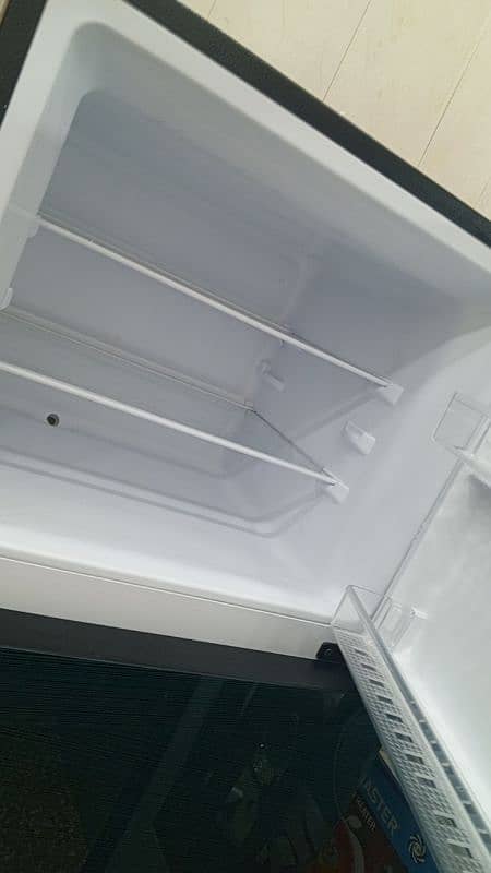 03056664915 new fridge 1