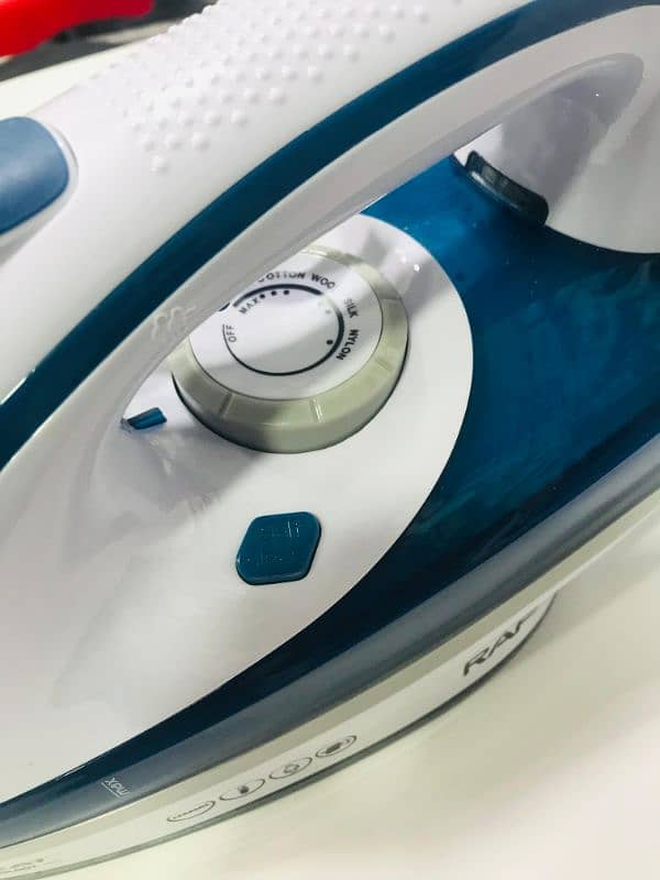 RAF 2600W Powerful Electric Steam Iron with Ceramic Soleplate 4