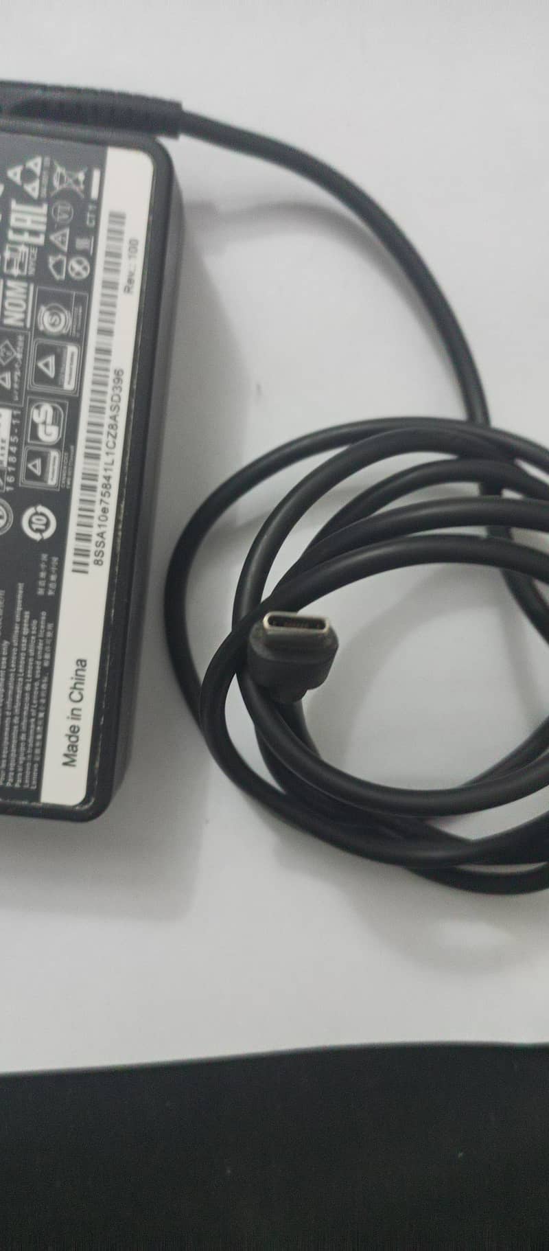 65 W Lenovo C-type charger 2