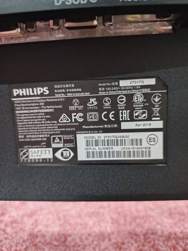 Phillips LED 27"  2K Resolution And Boderlees 1