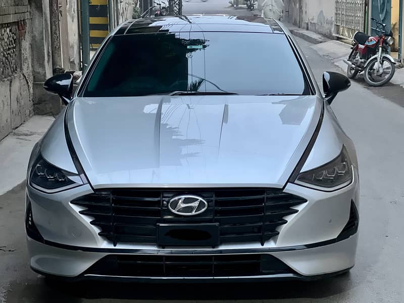 Hyundai Sonata (2022) model 5