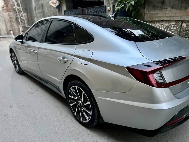 Hyundai Sonata (2022) model 8