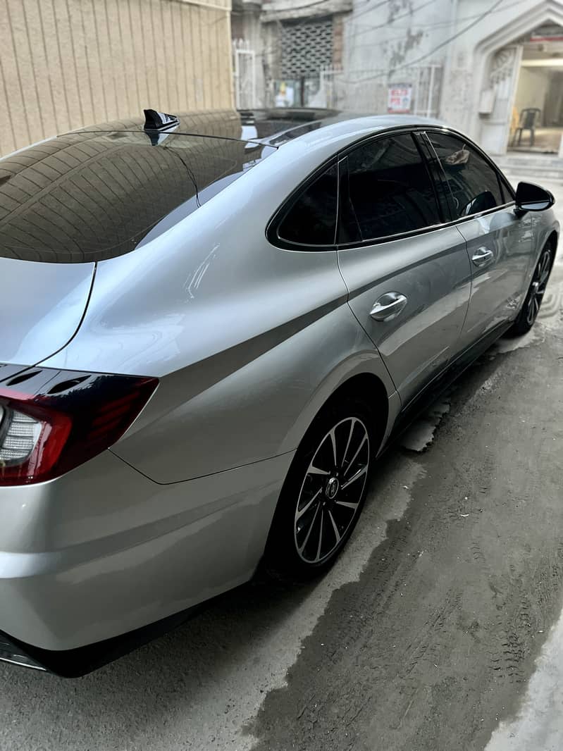 Hyundai Sonata (2022) model 10