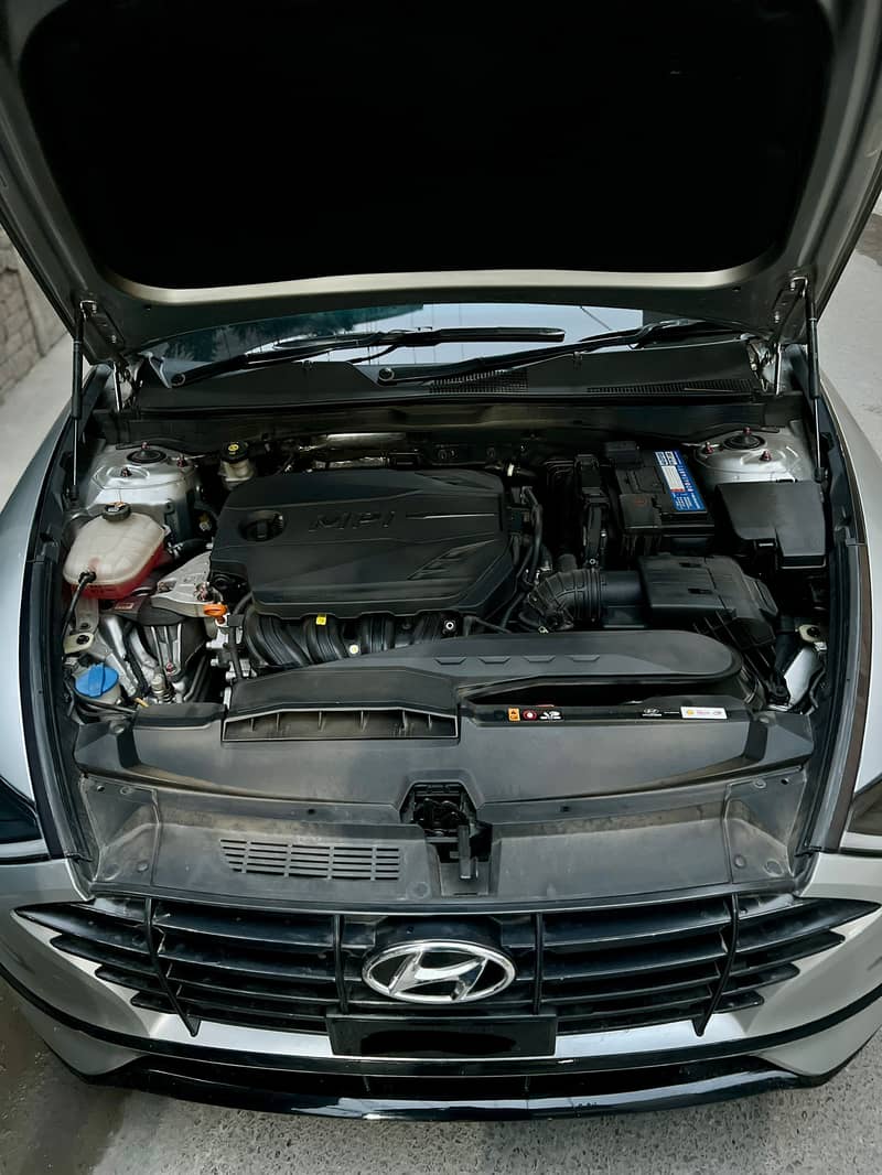 Hyundai Sonata (2022) model 16