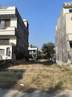 D12 50 Feet Street 4 Marla Plot Of Sale On Investor Price