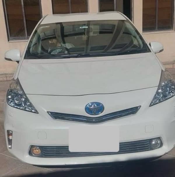 Toyota Prius Alpha 2014 15