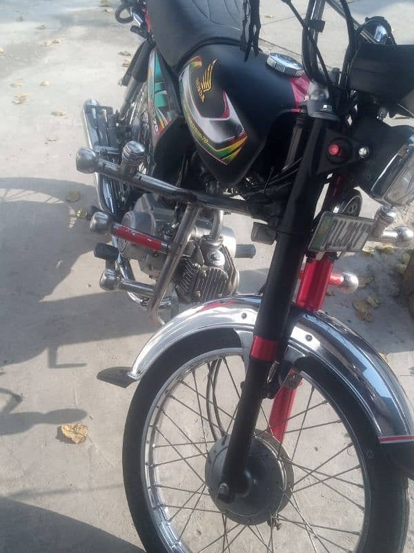 CD 70 bike with double things new condition 1