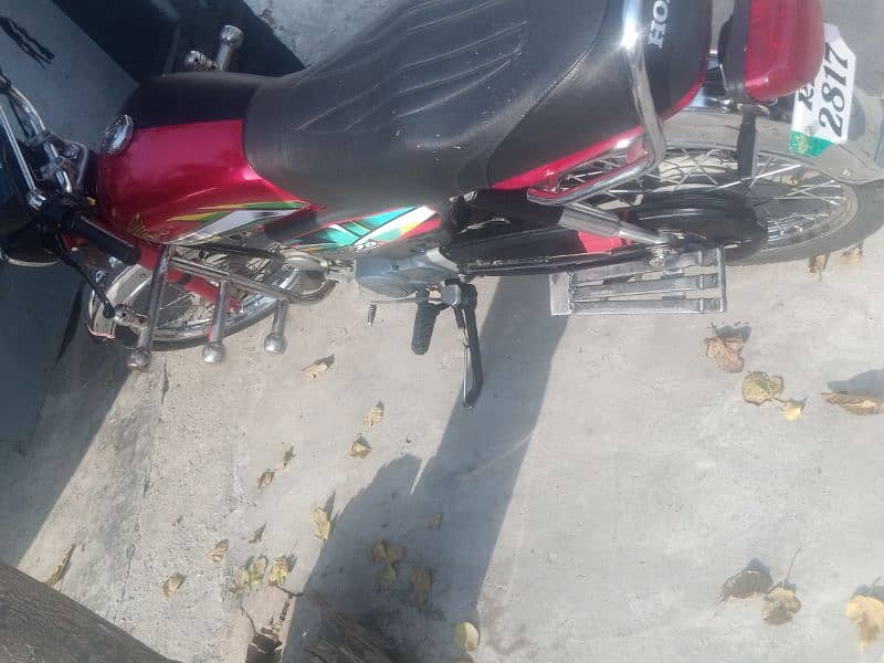 CD 70 bike with double things new condition 2