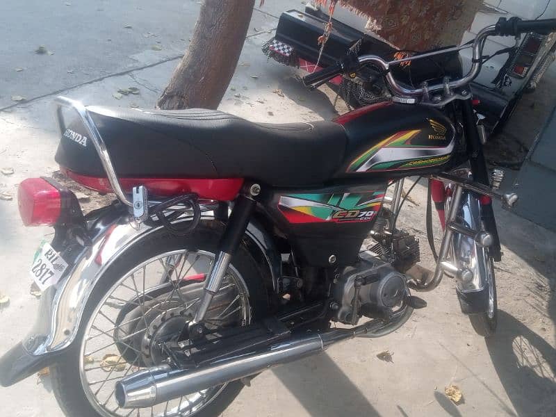 CD 70 bike with double things new condition 3