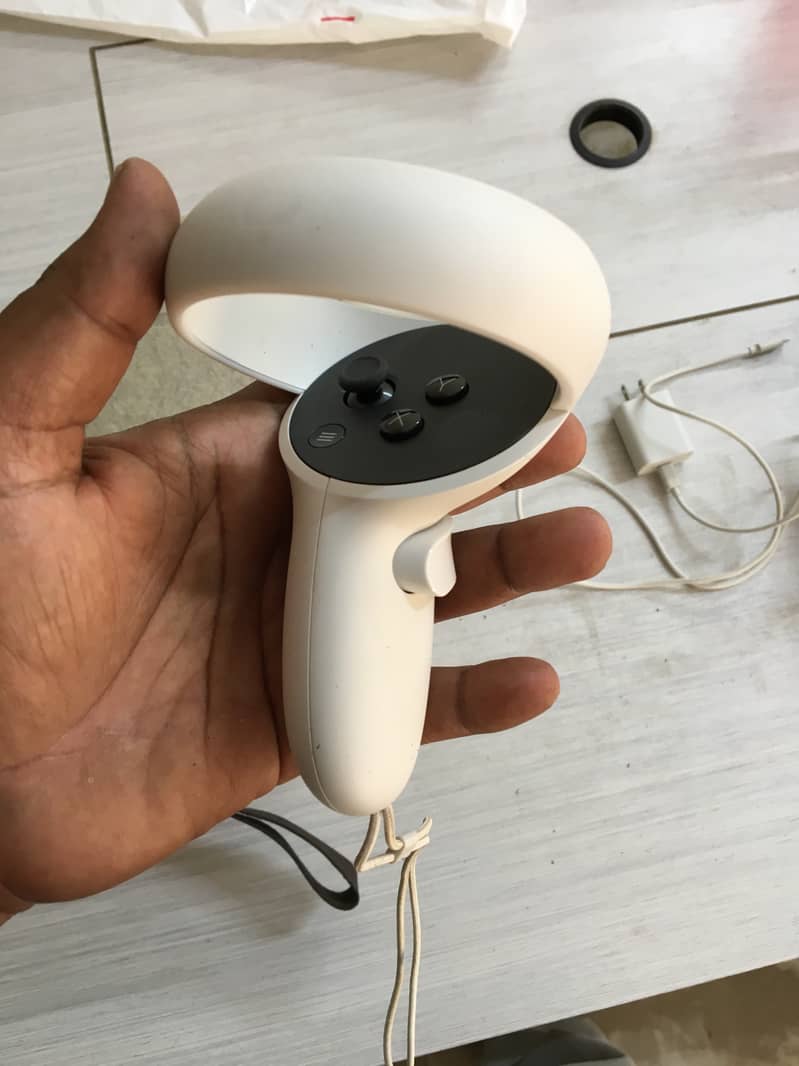 Oculus Quest 2  For Sale 4