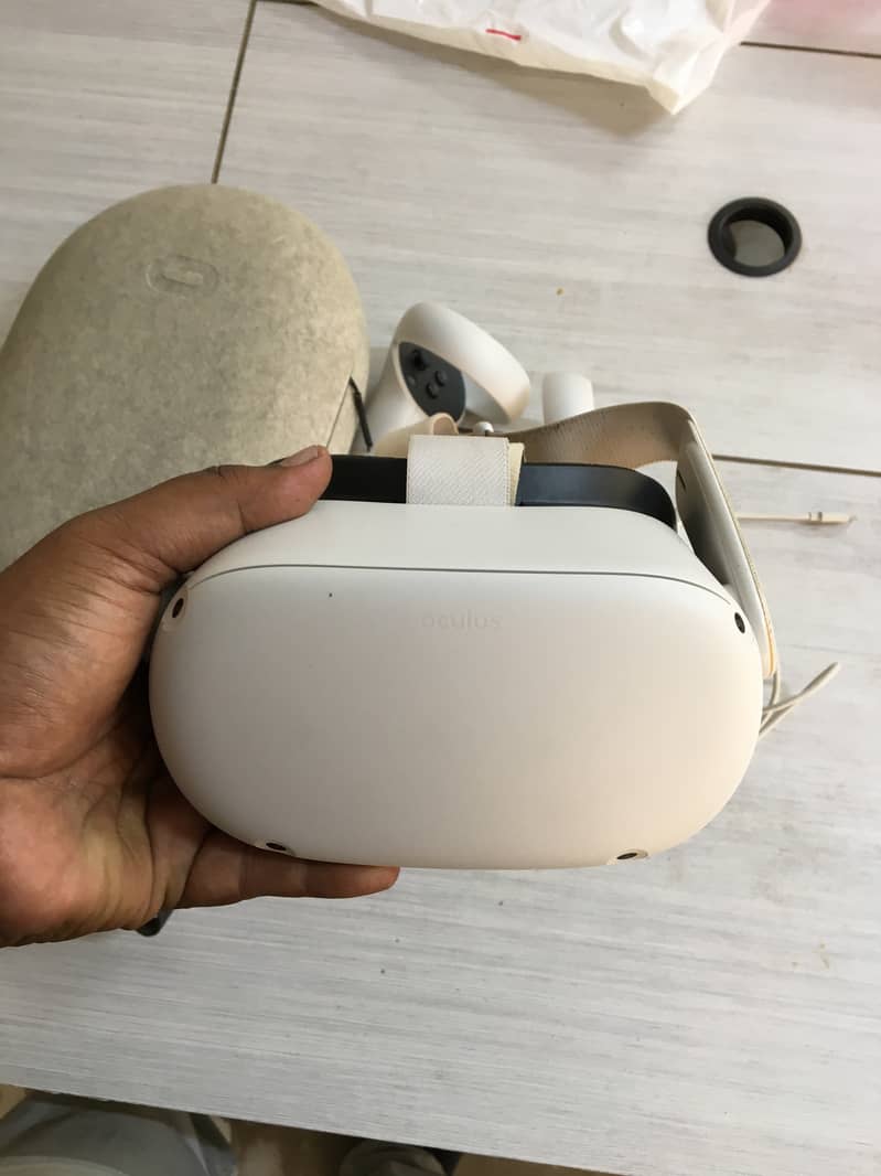 Oculus Quest 2  For Sale 6