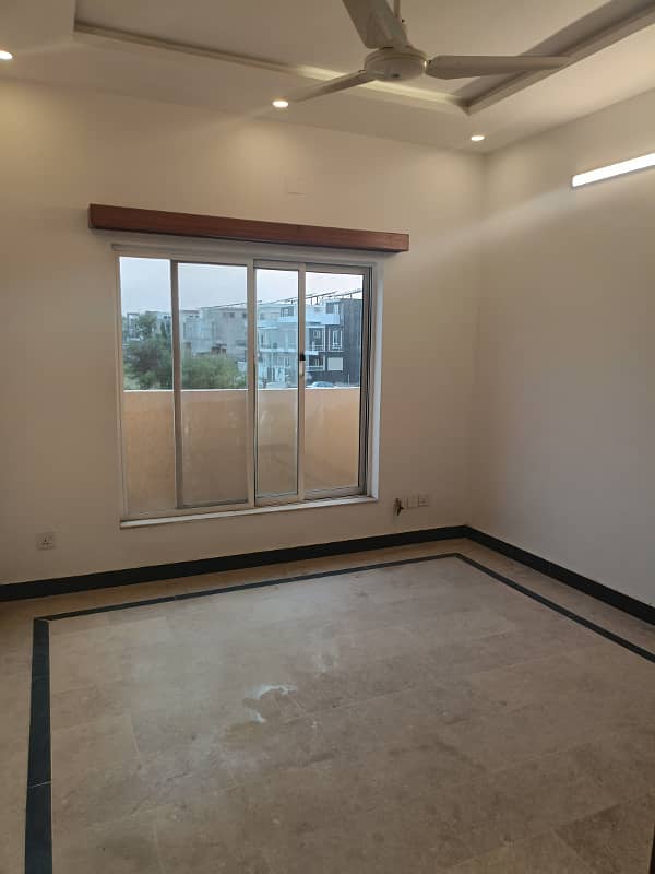 D12/2 600 SQY Upper Portion For Rent 3