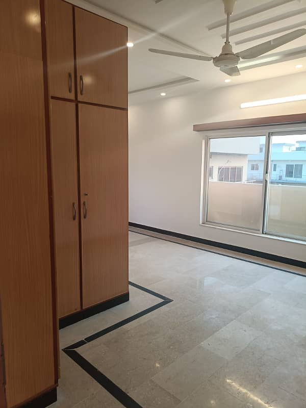 D12/2 600 SQY Upper Portion For Rent 4