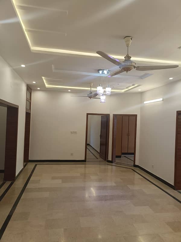 D12/2 600 SQY Upper Portion For Rent 5