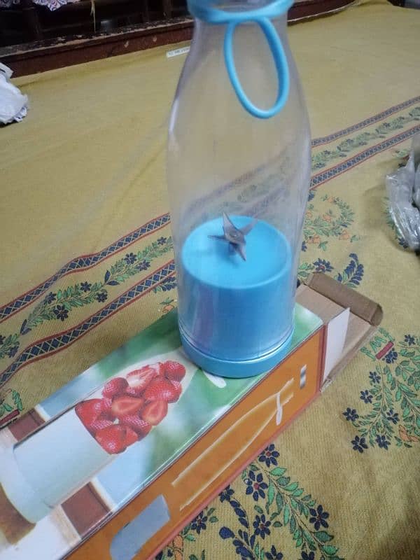 mini juicer 2