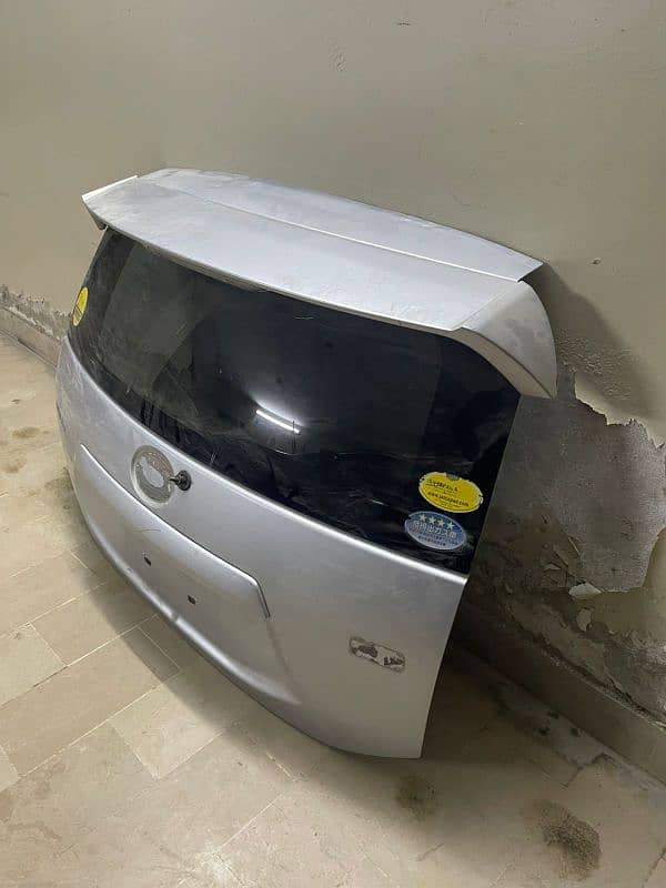 Toyota Aqua trunk 0