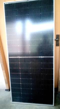 320 volt 2 solar plates new condition