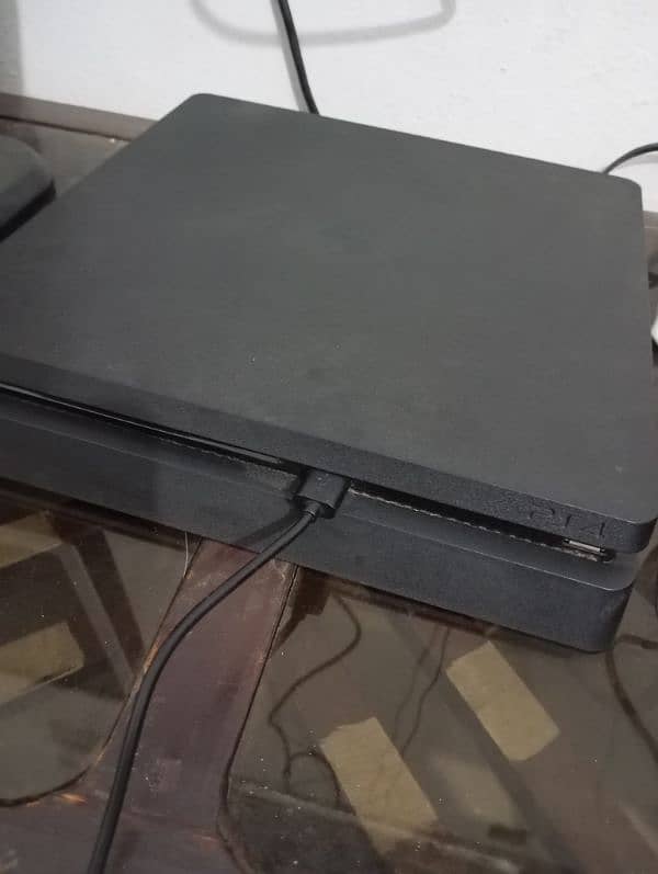 PS4 Slim 500GB Almost New 2