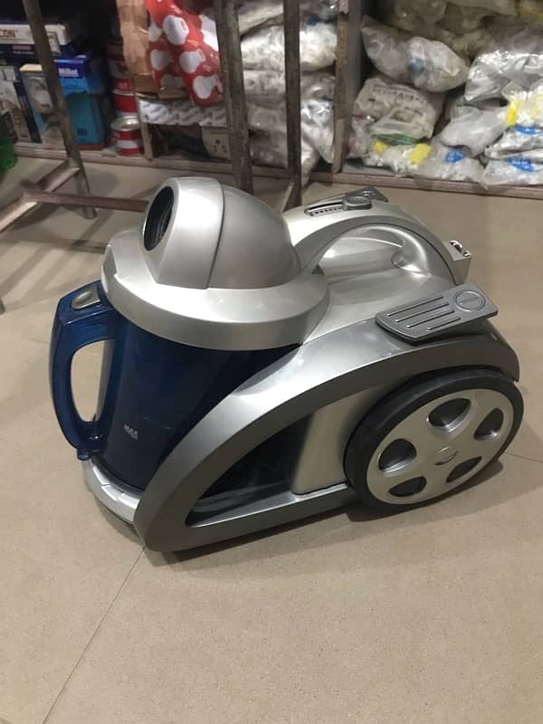 Vacuum cleaner Palson Bagless 8