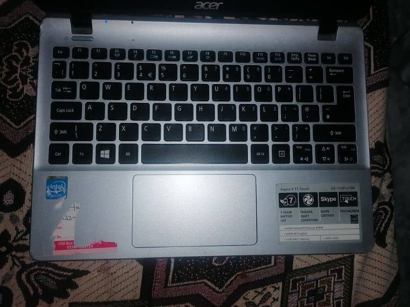 Acer Aspire V11 Laptop 2