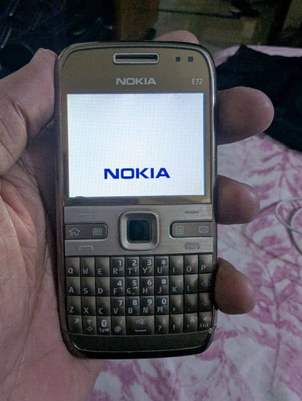 Nokia E72 0