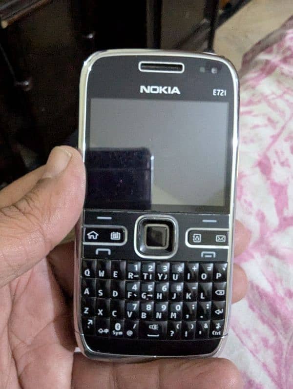 Nokia E72 9