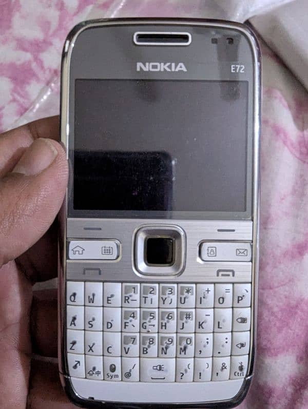 Nokia E72 10