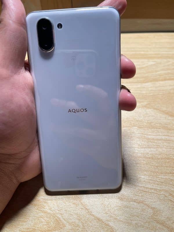 sharp Aquos r3 non pta  6/128 7