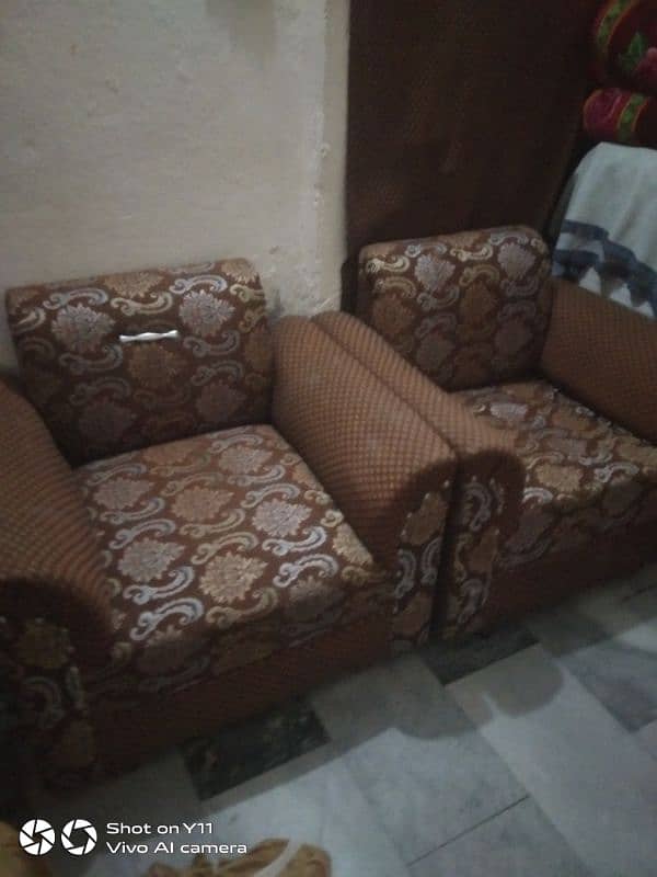 I am selling my sofas 5 seters sofa set. contact  WhatsApp0341/1320/786 2