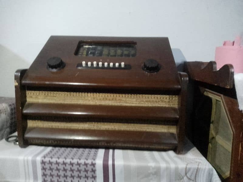 Murphy radio from UK. antique piece 0