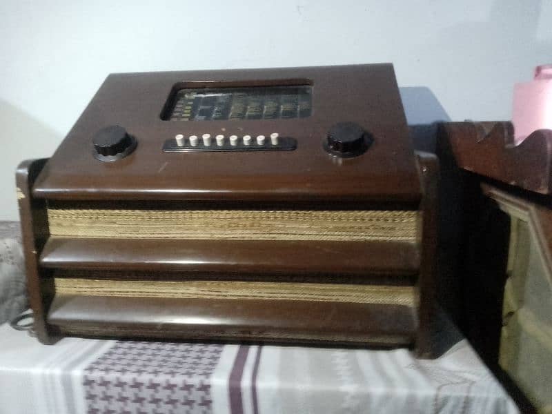 Murphy radio from UK. antique piece 2