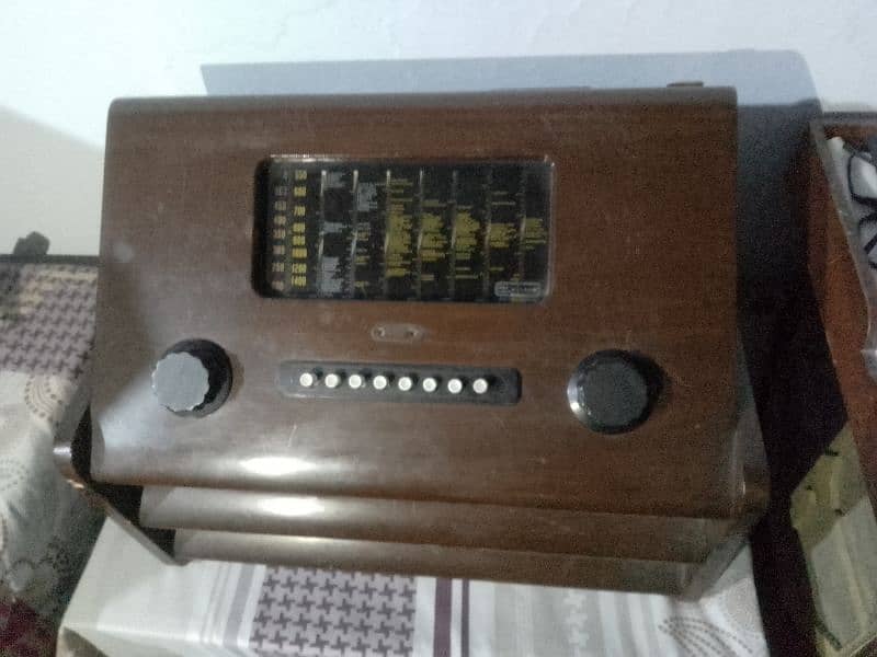 Murphy radio from UK. antique piece 3