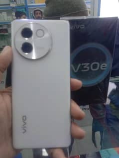 vivo V30e 16/256 as like new one month use only