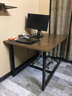 Table | Desk Slightly Used