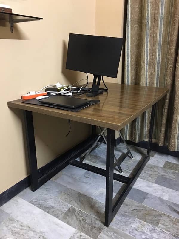 Office Table | Desk Slightly Used 0