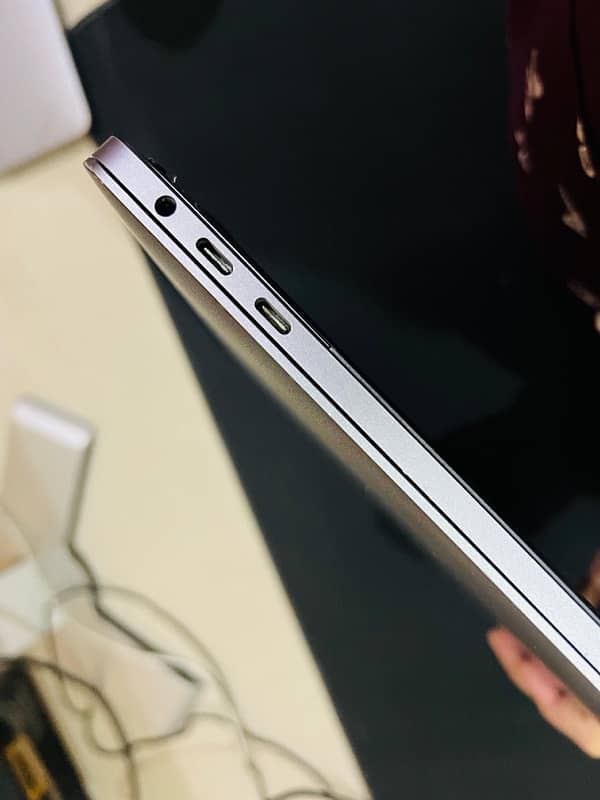 Mac book pro 2018 15inch 6